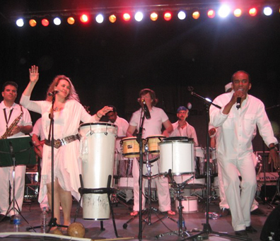 Samba Tremeterra performing